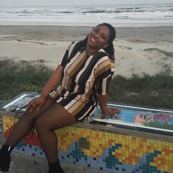 Meet your Posher, Akilaah - Picture 2 of 4